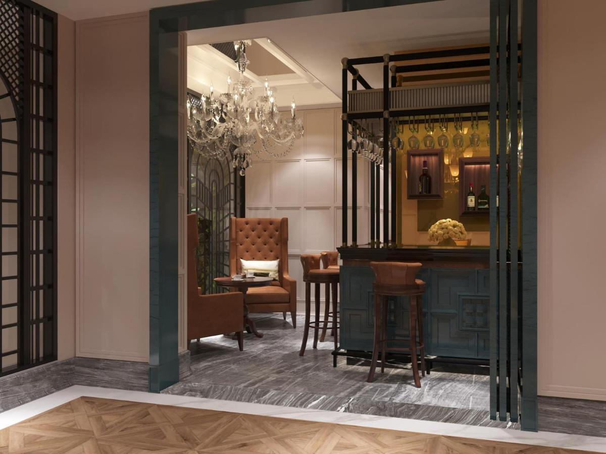 Grand Hotel Du Lac Hanoi Luaran gambar The bar at the hotel